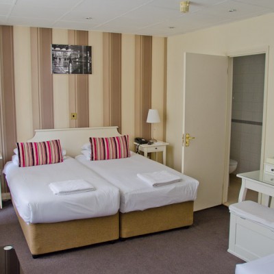 A Cheery and Convenient Place to Stay in London